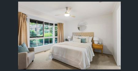 Spacious private living domains - Photo 4