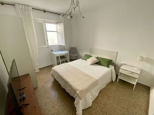 Avinguda de la Malva-Rosa, Valencia, Valencian Community 46011 - Photo 1