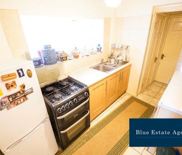 4 bedroom end of terrace house to rent - Photo 2