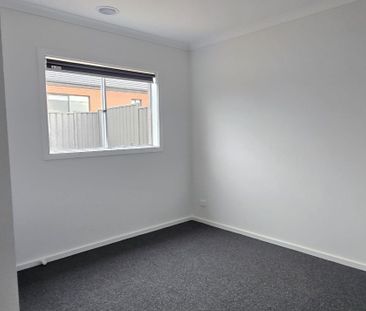 Spacious Family Living with Solar Savings – $500 Per Week - Photo 4
