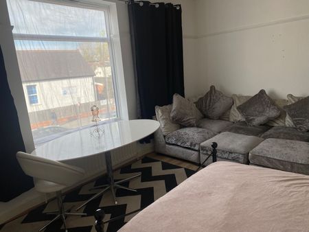 Room in a Shared Flat, Portland Road, BN3 - Photo 2