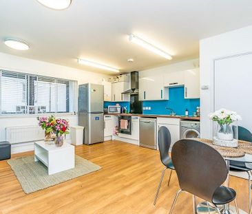 4 bedroom flat to rent - Photo 3