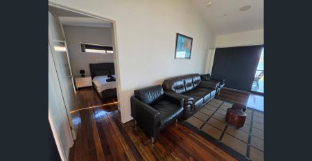 "Russ Vegas" A little Luxe Cottage by the Water - Photo 4