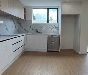 Stunning Four Bedroon Townhouse - Photo 1