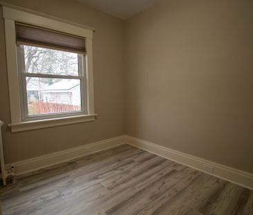 **SPACIOUS 3 BEDROOM MAIN UNIT IN ST. CATHARINES** - Photo 3