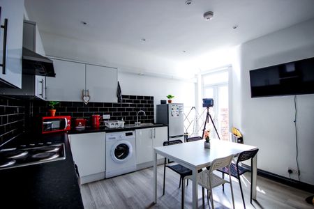 Room in a Shared House, Gerald Road, M6 - Photo 3