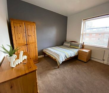 8 Bedrooms, 45 Lower Ford Street – Student Accommodation Coventry - Photo 2