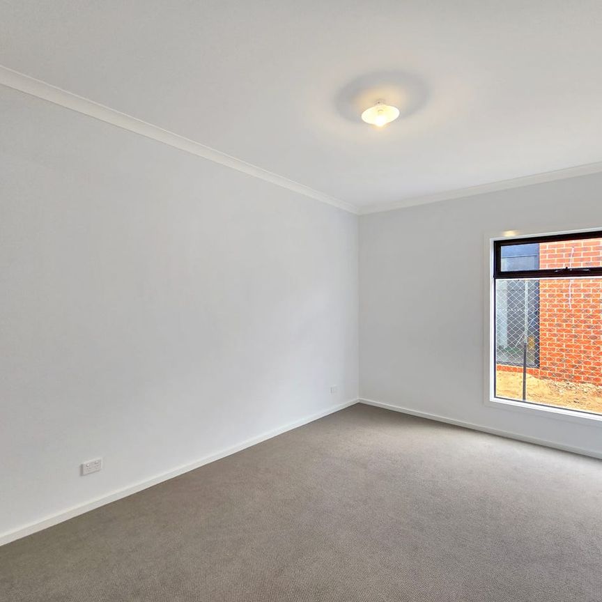 Executive Family Home - Photo 1