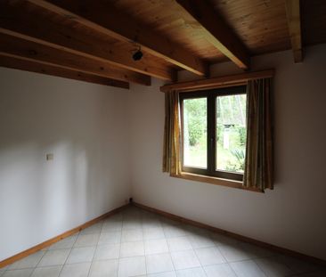 Een weekendverblijf met verdieping en met terras, carport en tuin. - Photo 1