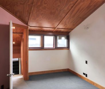 Vibrant 3-Bedroom Apartment in the Heart of Te Aro - Photo 4
