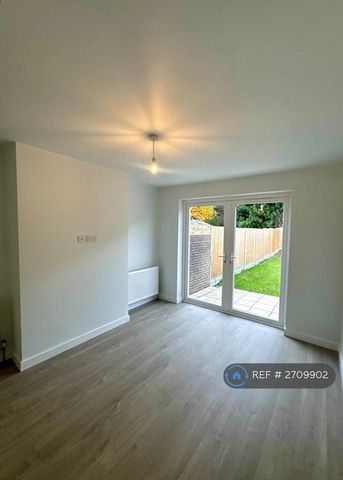 3 bedroom terraced house to rent - Photo 3