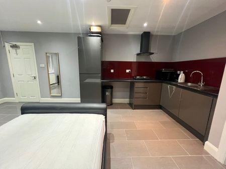 Room in a Shared House, Templars Field, CV4 - Photo 4