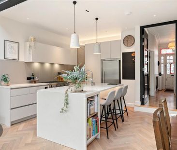 4 bedroom end of terrace house to rent - Photo 6