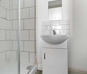 4 bedroom semi-detached house to rent - Photo 3