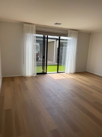 Brand New Townhouse Living in the Heart of Riverside Estate - Photo 3