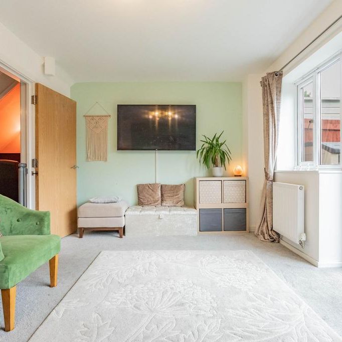 4 bedroom semi-detached house to rent - Photo 1