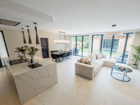 4 bedroom detached house to rent - Photo 2