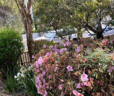 Quaint Three Bedroom Home - Photo 6