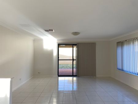 Spacious Family Living Awaits in Canning Vale – No Registration Needed for Home Open&excl; - Photo 3