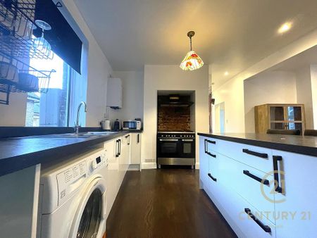 4 bedroom apartment to rent - Photo 2