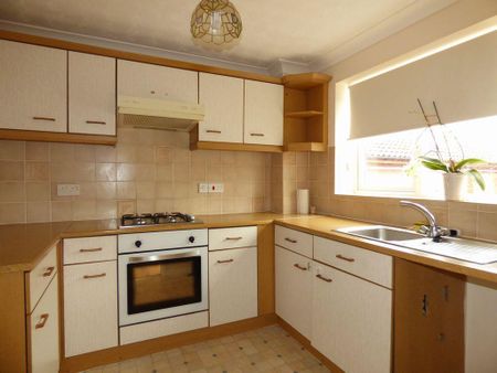 3 bedroom terraced house to rent - Photo 5