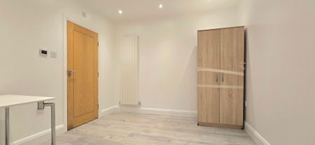 1 Bedroom Studio Apartment, Kingston Road, London - Photo 3