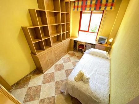 Calle del Cabo Machichaco, Madrid, Community of Madrid 28053 - Photo 2