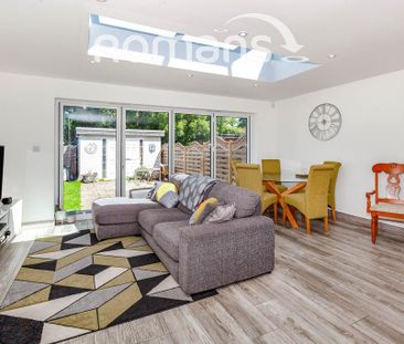 4 bedroom semi-detached house to rent - Photo 2