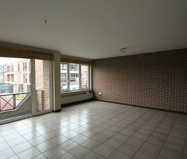 Appartement 1° verdieping met 2 slaapkamers, terras en ondergr. staanplaats - lift aanwezig - Photo 1