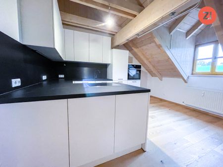 Renovierte Dachgeschosswohnung mit 3- Zimmer Wohnung und Küche - Photo 4