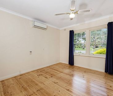 Gorgeous homette with entertaining area - Photo 1