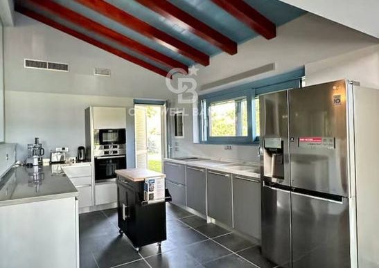 via crociale, Pietrasanta, Tuscany 55045