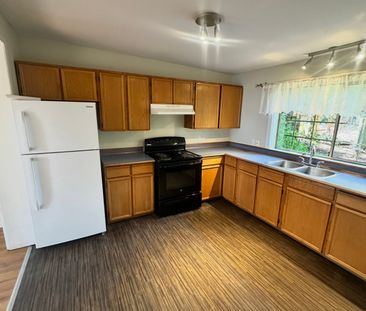 Ocean Views Home in Union Bay 2 Bed 1 Bath - Photo 2