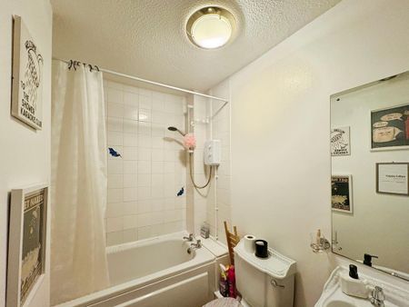1 bedroom semi-detached house to rent - Photo 3
