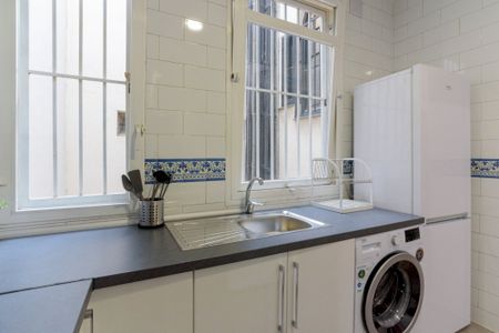 Wonderful room in Plaza de Santa Ana - Photo 2