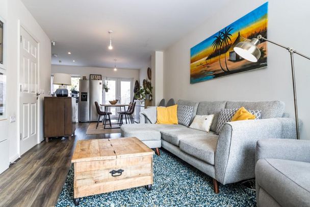 3 bedroom end of terrace house to rent - Photo 1