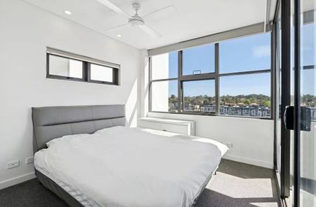 Available Anytime Luxury High level Exquisite North Face TWO Bedrooms Apartment in the heart of Eastwood - Photo 3