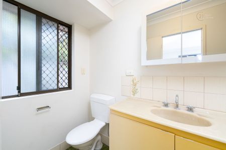 Great Size 4 Bedroom Home with Great Location!!!!!! @ $850 Per Week - Photo 3