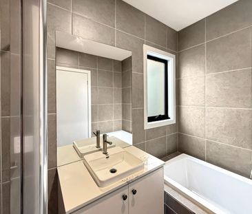 🏡 3-Bedroom House in Thornhill Park - Photo 4