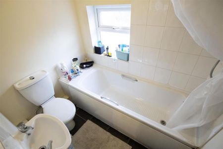 6 bedroom house to rent - Photo 2