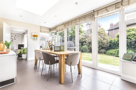 4 bedroom detached house to rent - Photo 3