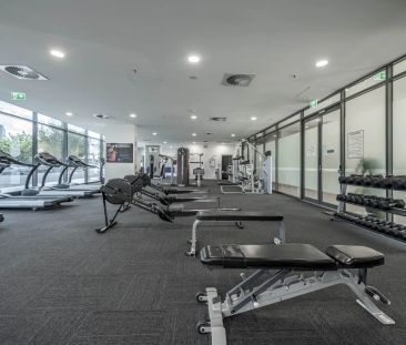 Modern One Bedroom Apartment in the Heart of Phillip - Photo 2