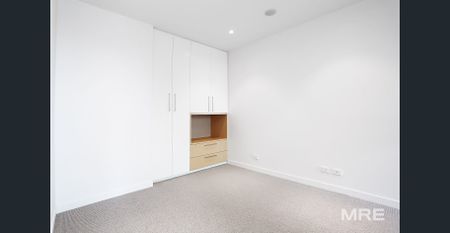 Designer living in a convenient location - Photo 5