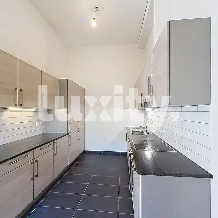Stunning apartment with garden - Photo 1