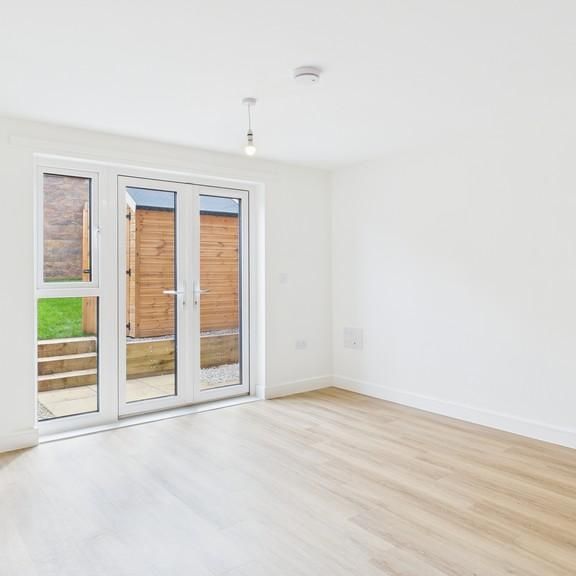 2 bedroom end of terrace house to rent - Photo 1