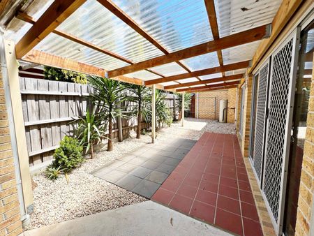 2/11 Erskine Avenue, Reservoir VIC 3073 - Photo 4