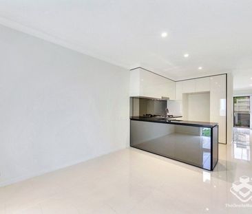 Modern Architecture Townhome in Prime Everton Hills Location - Photo 1