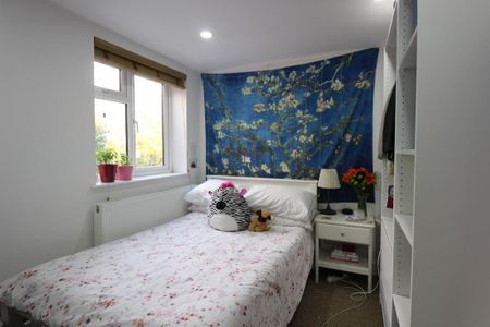 6 bedroom terraced house to rent - Photo 3