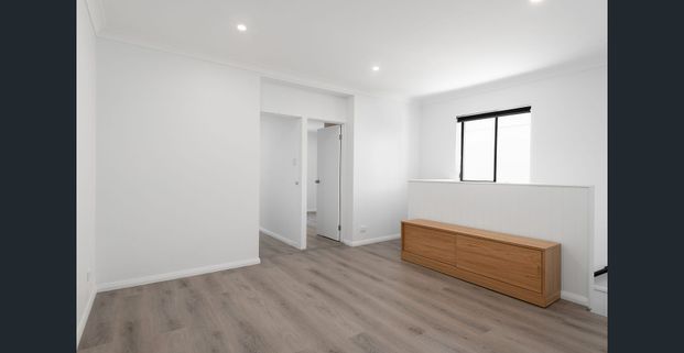 Newly renovated 3-bed unit in central Marrickville - Photo 1