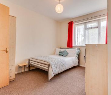 6 bedroom house to rent - Photo 2